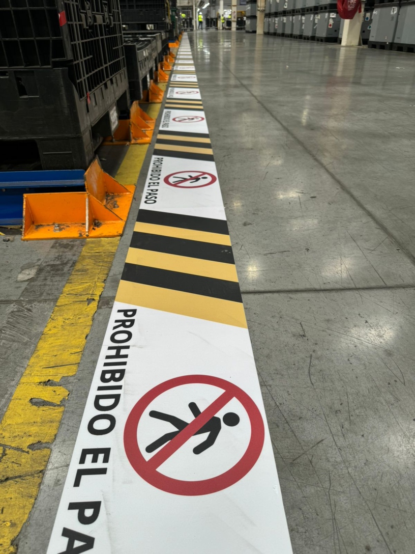 Vinil de piso Prohibido el Paso señalización industrial